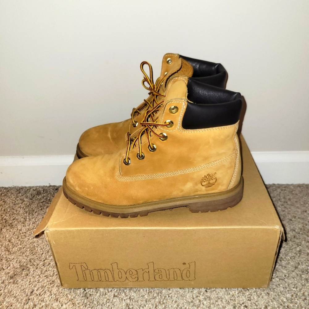 Grade school 6" wheat boots size 6.5